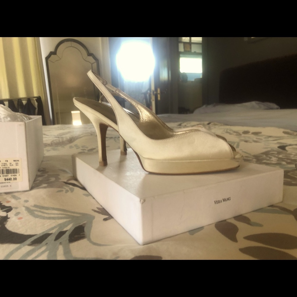 Vera Wang satin peep toe sling back heels, size 37.